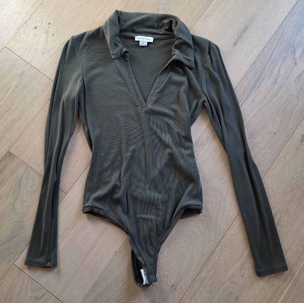 Gianni Bini Olive Ribbed Top